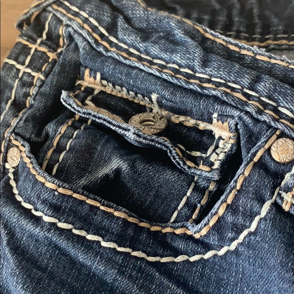 Shorts - Picture 2 of 3